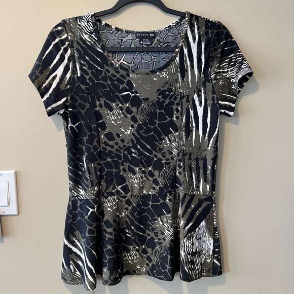 Studio 59 Olive Green & Black Animal Print s/s Peplum Top - Picture 8 of 9